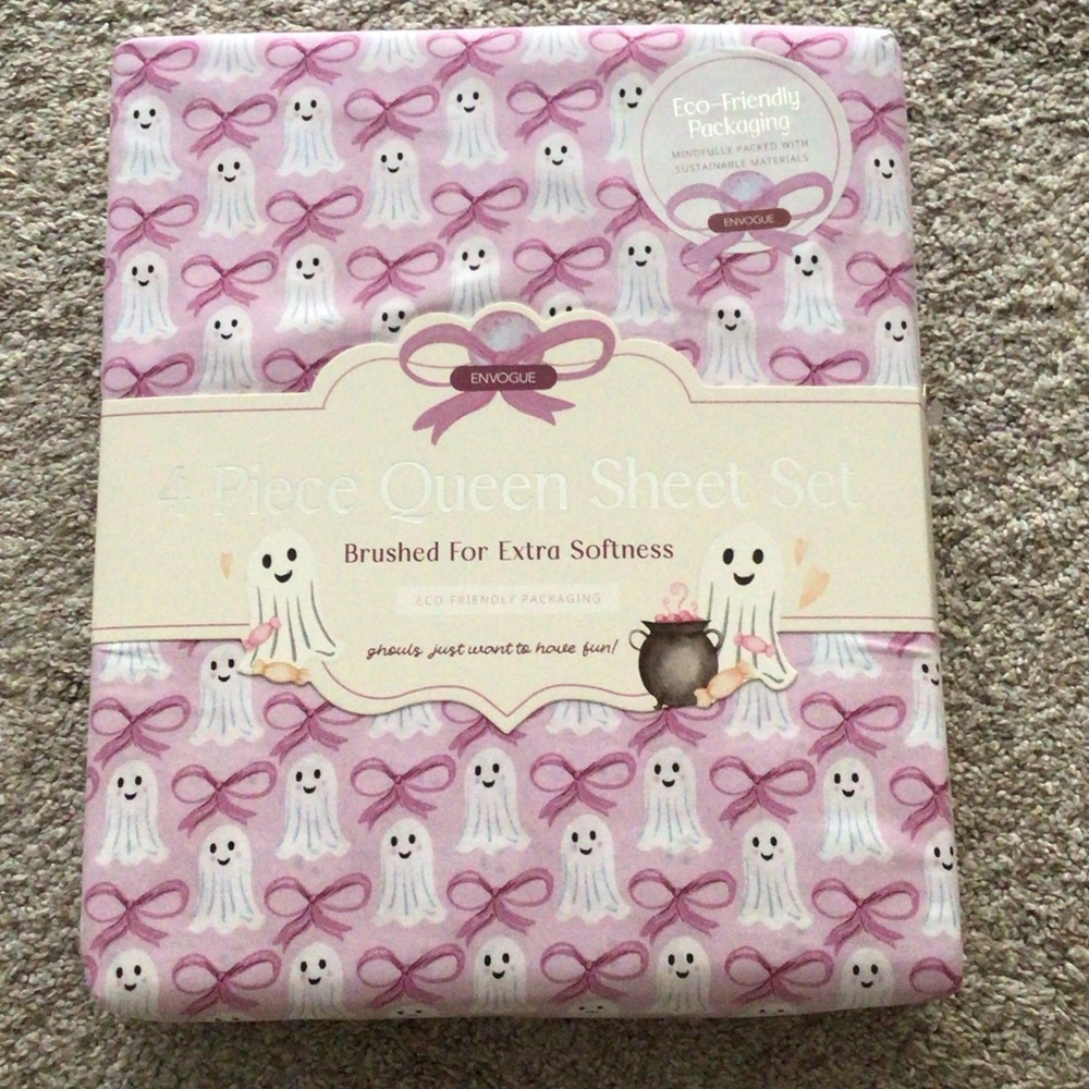 GHOSTS & BOWS QUEEN 4 PIECE SHEET SET - NWT